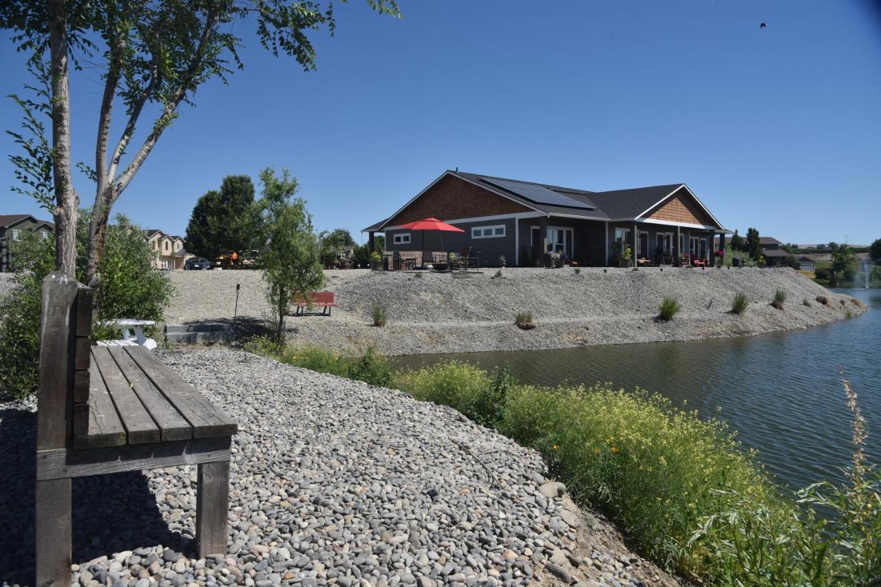 Zillah Lakes Inn Exterior photo